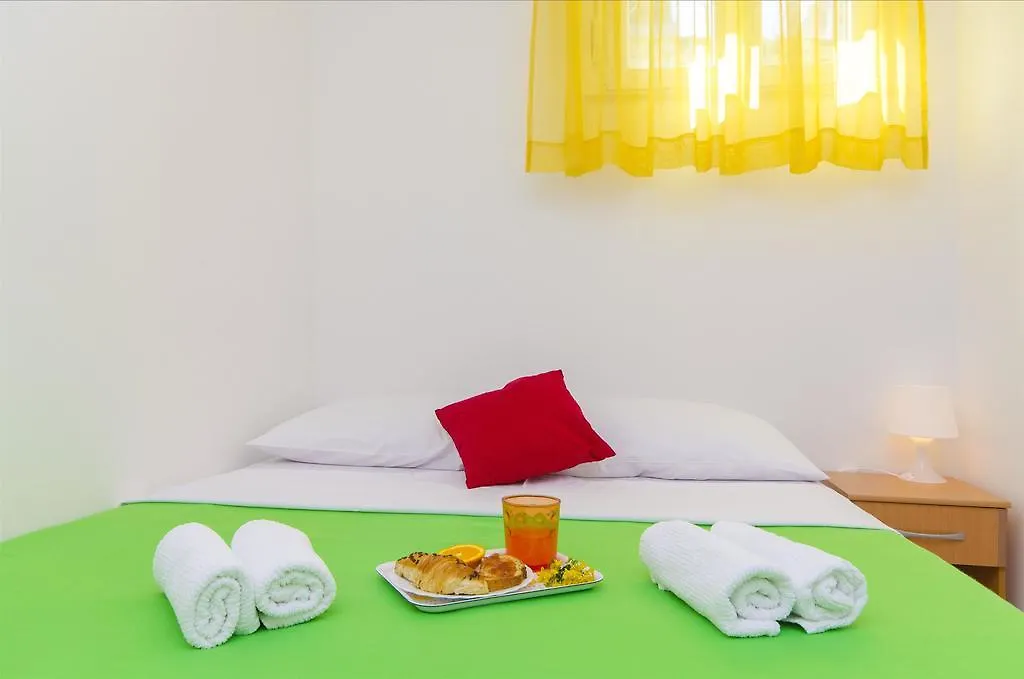 Apartments Pava Donji Okrug (Ciovo)
