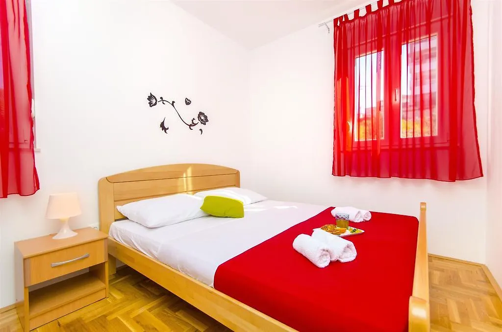 Apartments Pava  Donji Okrug (Ciovo)