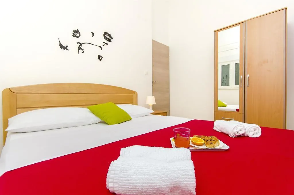 Apartments Pava Donji Okrug (Ciovo)